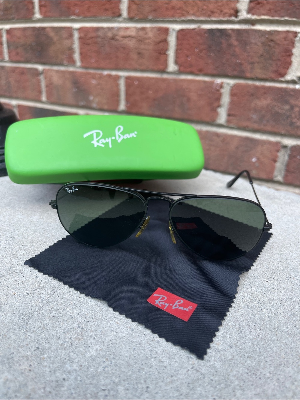Ray-Ban Black Aviator Sunglasses with Case